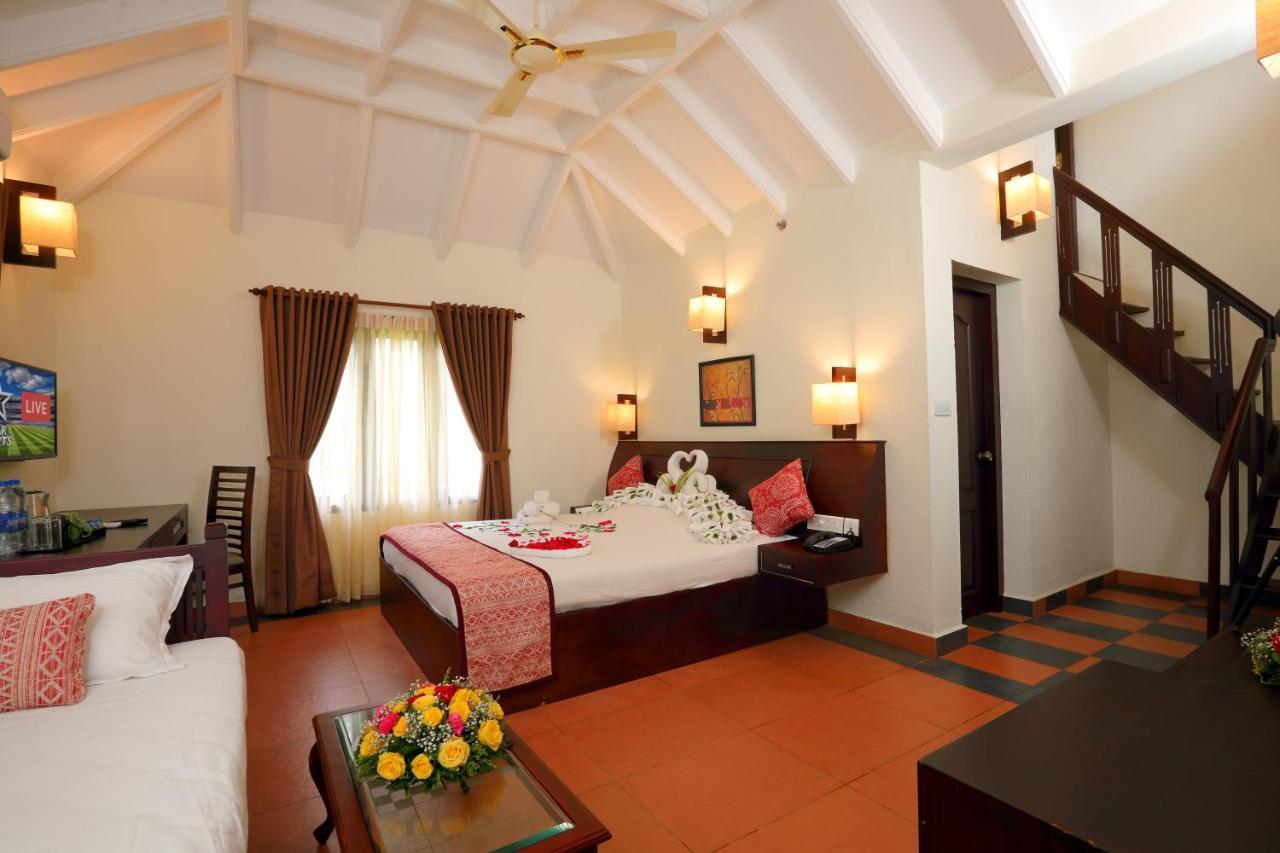 The World Backwaters, Alleppey Кумараком Екстериор снимка