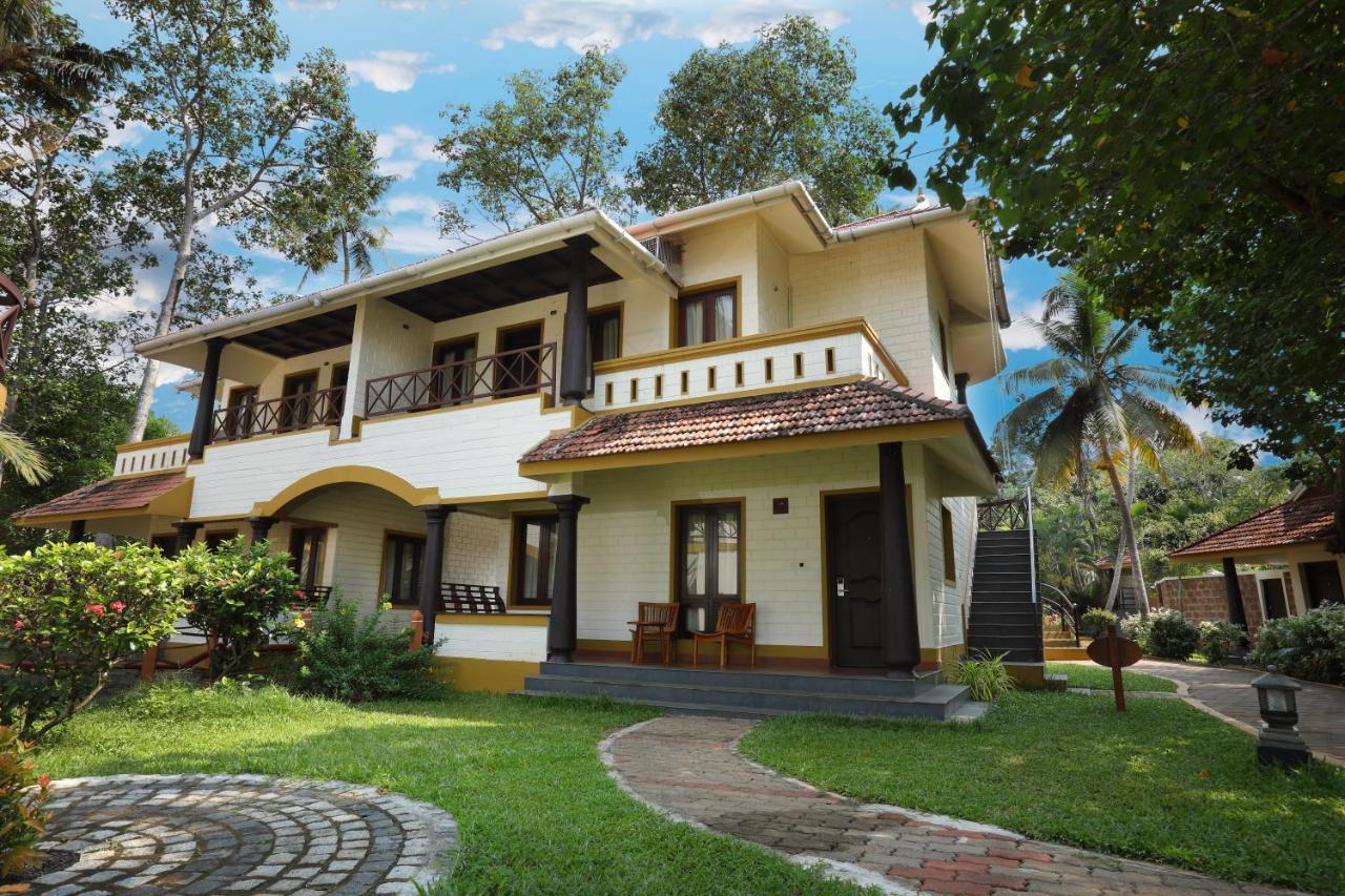 The World Backwaters, Alleppey Кумараком Екстериор снимка