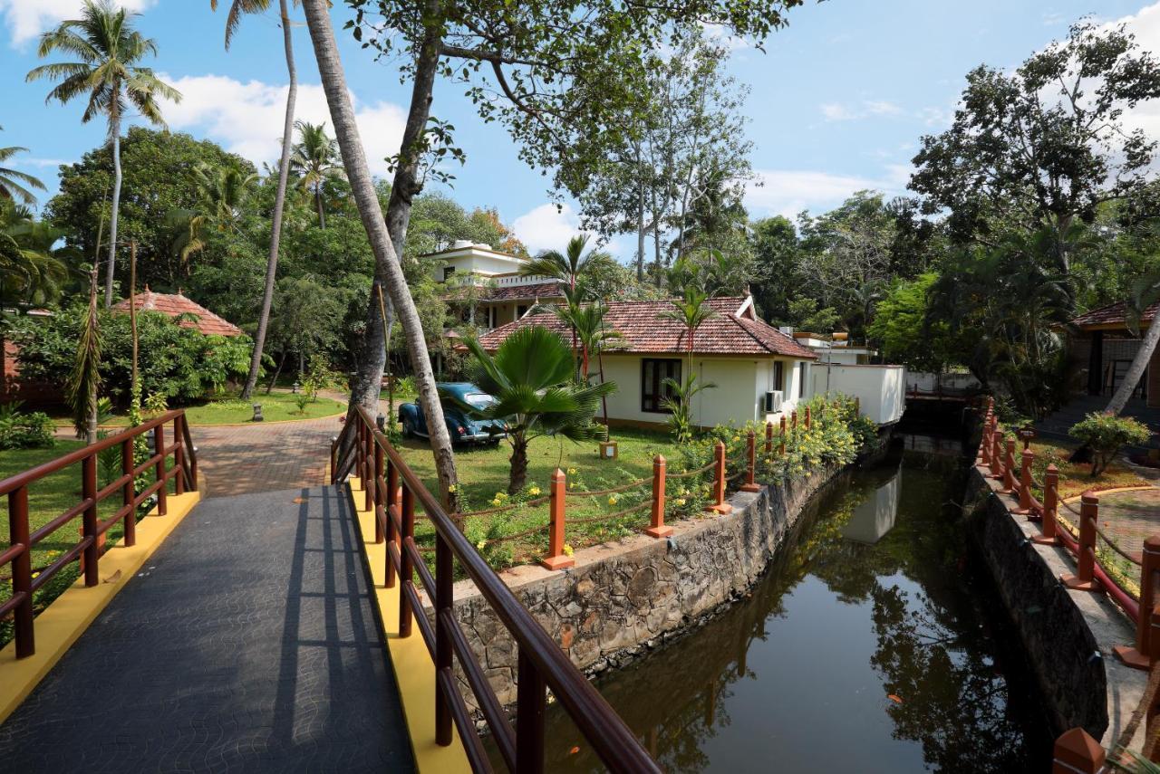 The World Backwaters, Alleppey Кумараком Екстериор снимка