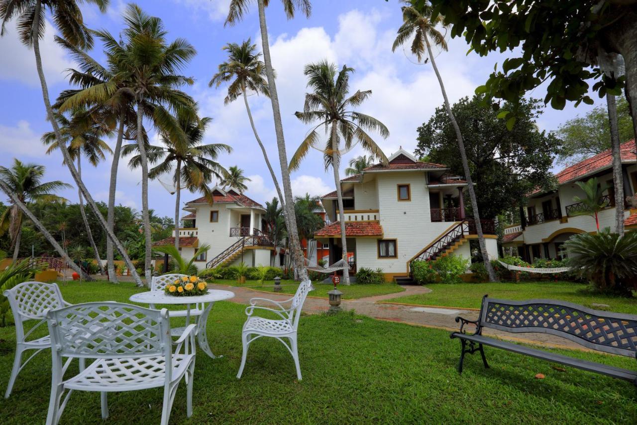 The World Backwaters, Alleppey Кумараком Екстериор снимка