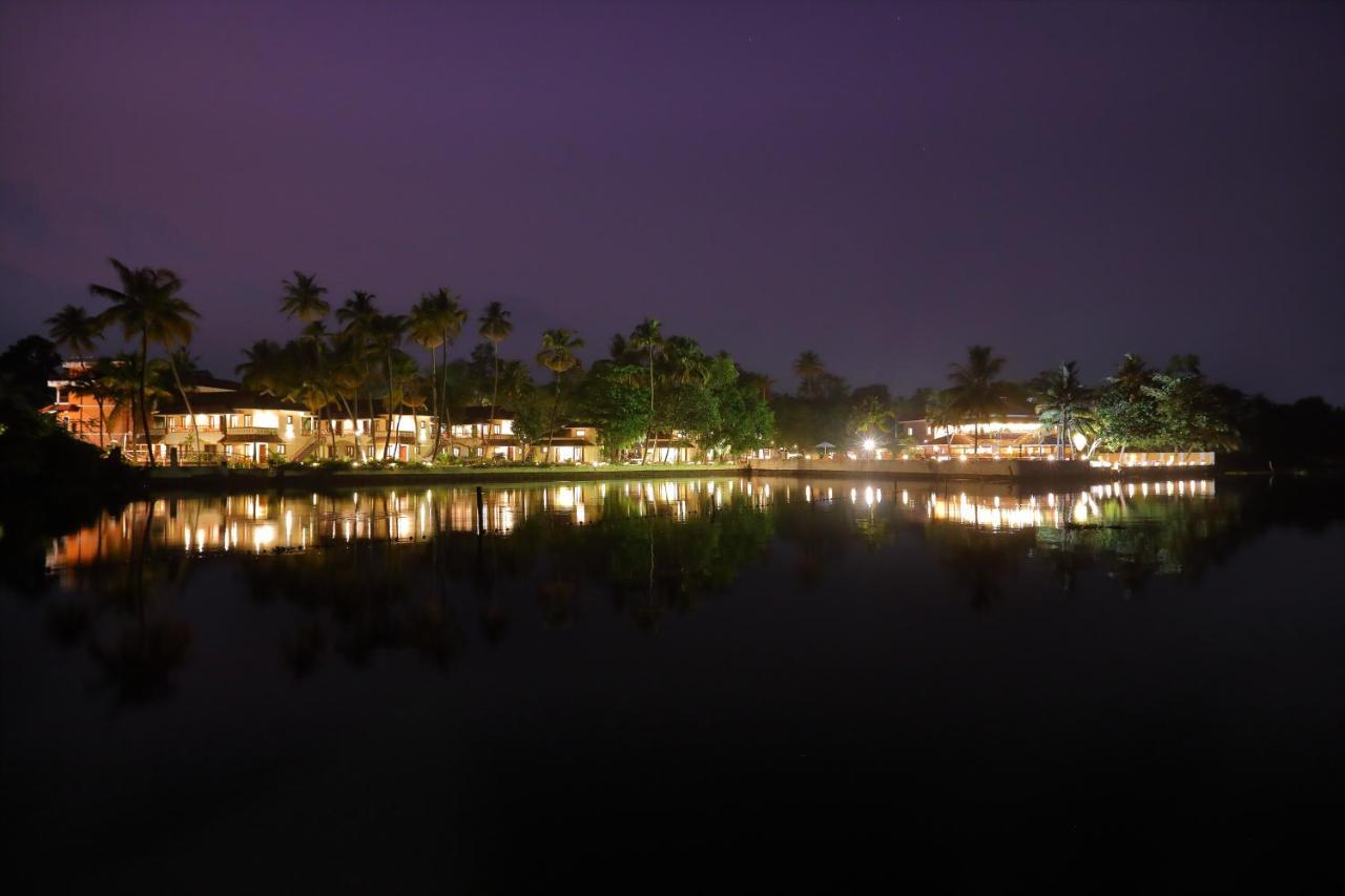 The World Backwaters, Alleppey Кумараком Екстериор снимка
