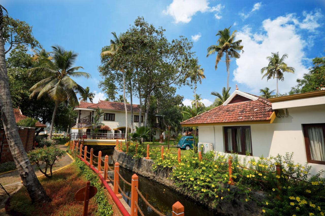The World Backwaters, Alleppey Кумараком Екстериор снимка