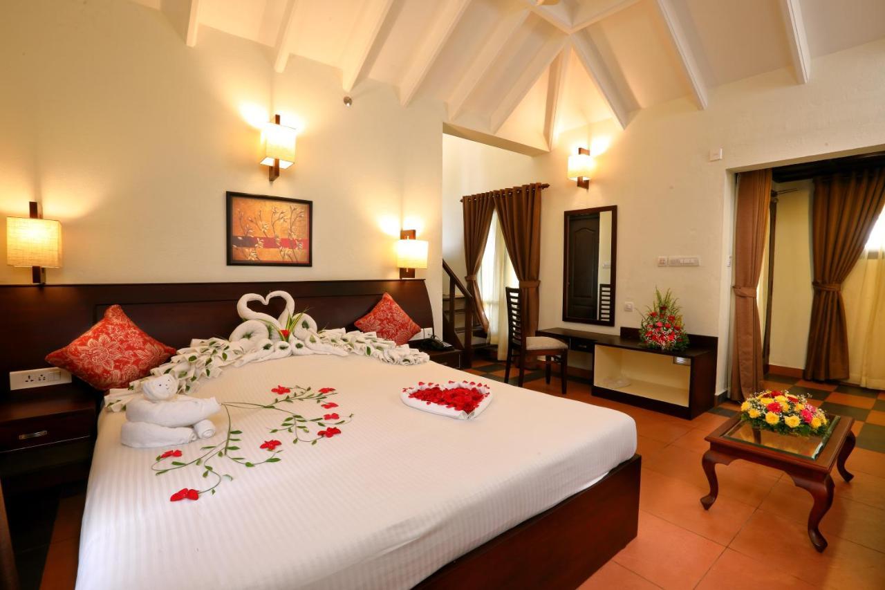 The World Backwaters, Alleppey Кумараком Екстериор снимка