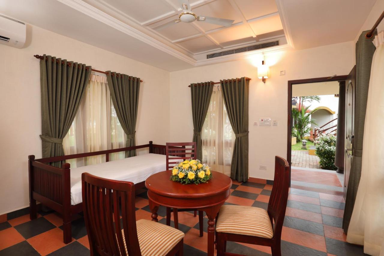 The World Backwaters, Alleppey Кумараком Екстериор снимка