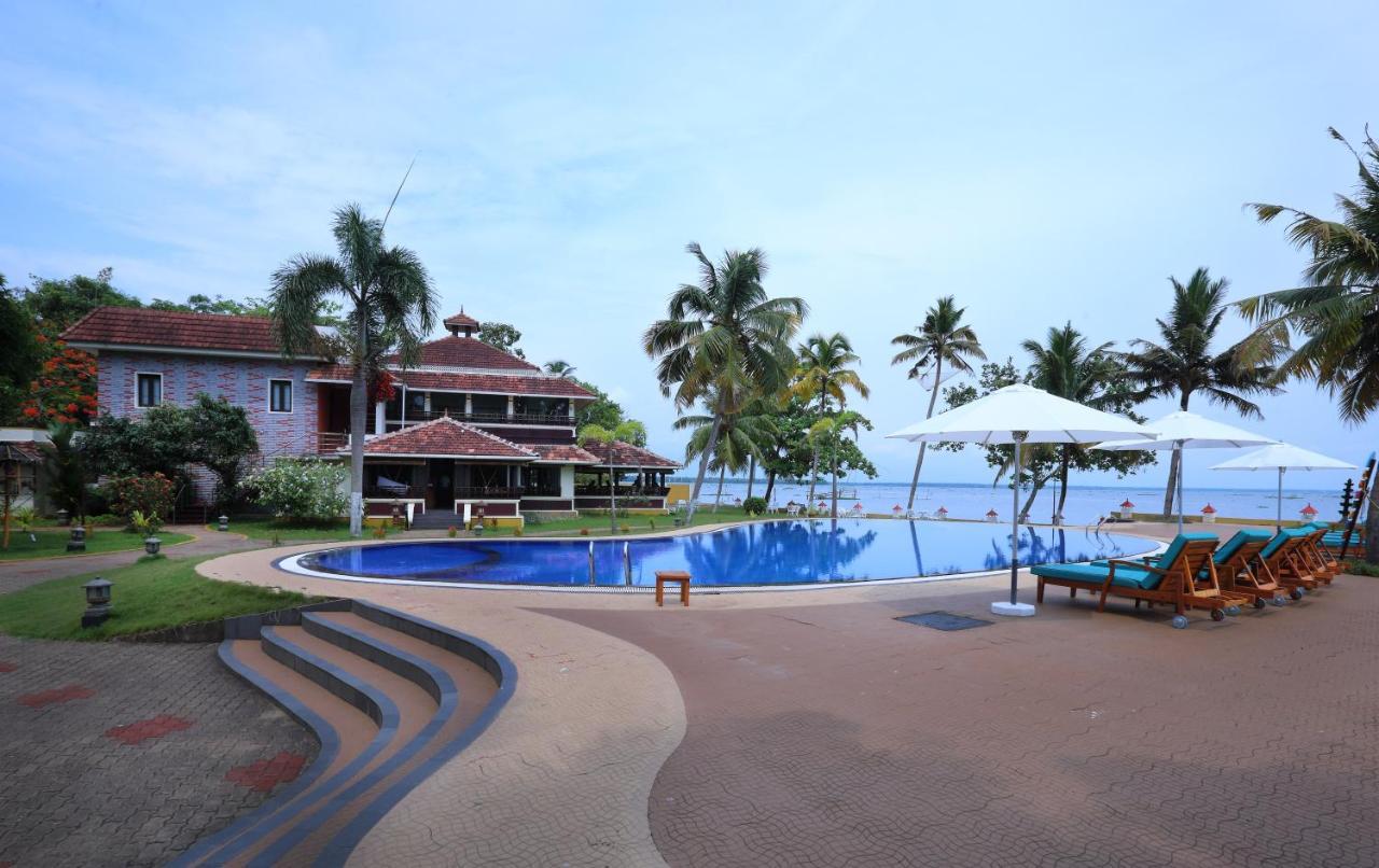 The World Backwaters, Alleppey Кумараком Екстериор снимка