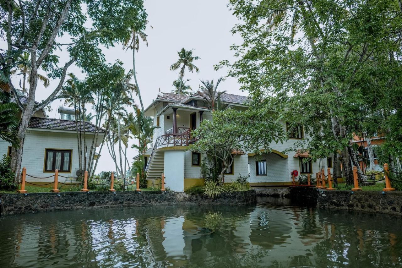 The World Backwaters, Alleppey Кумараком Екстериор снимка