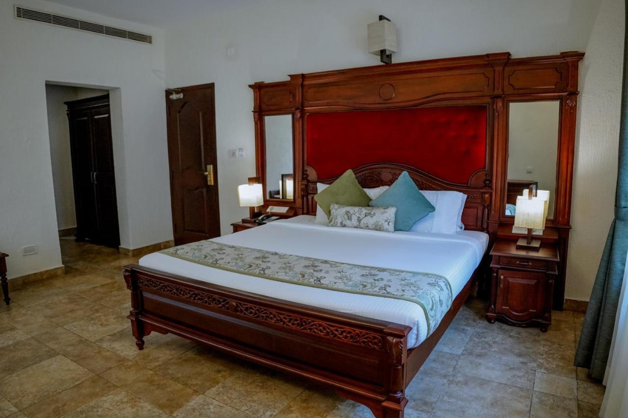 The World Backwaters, Alleppey Кумараком Екстериор снимка