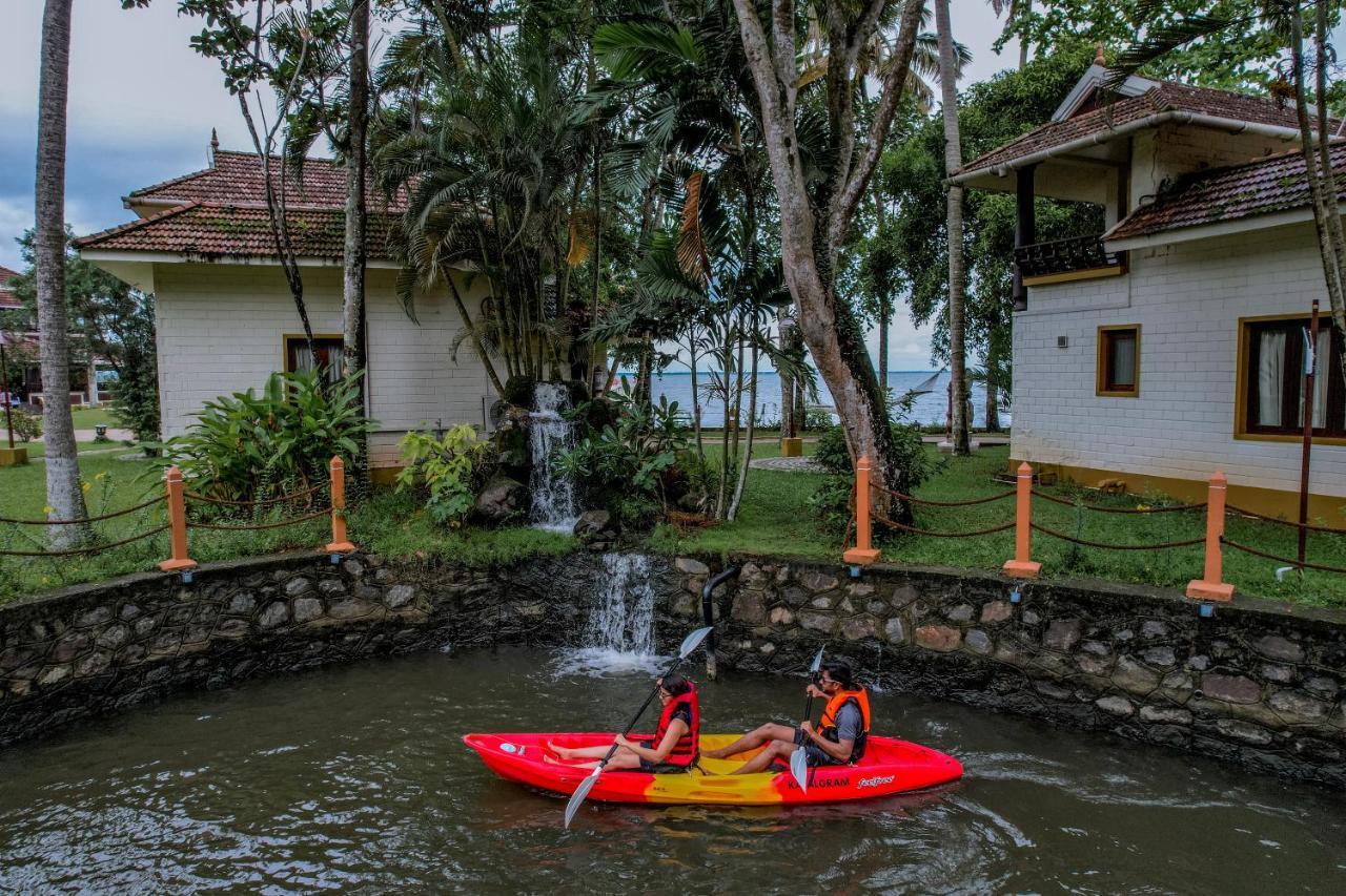 The World Backwaters, Alleppey Hotel Кумараком Екстериор снимка