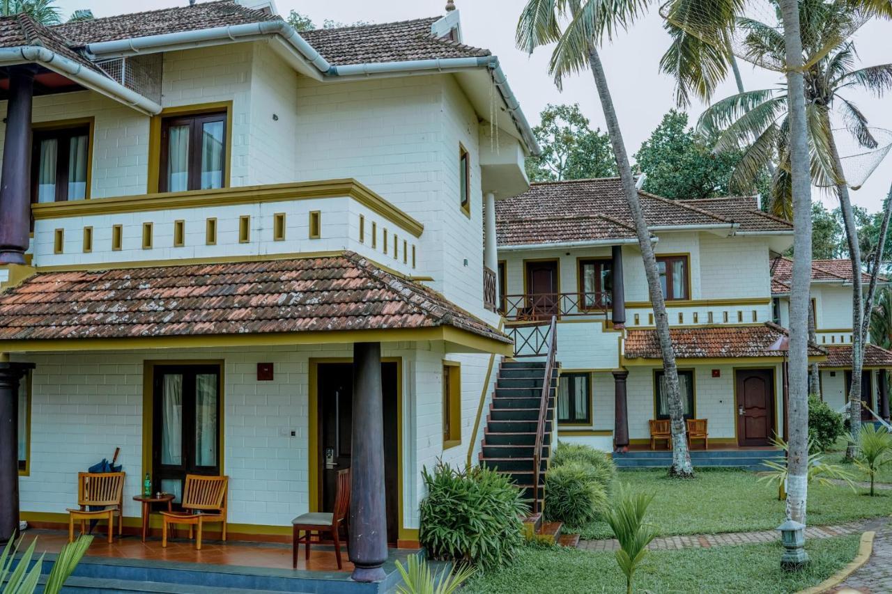 The World Backwaters, Alleppey Кумараком Екстериор снимка