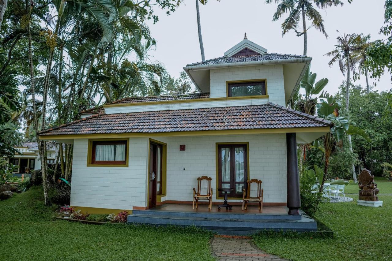 The World Backwaters, Alleppey Кумараком Екстериор снимка