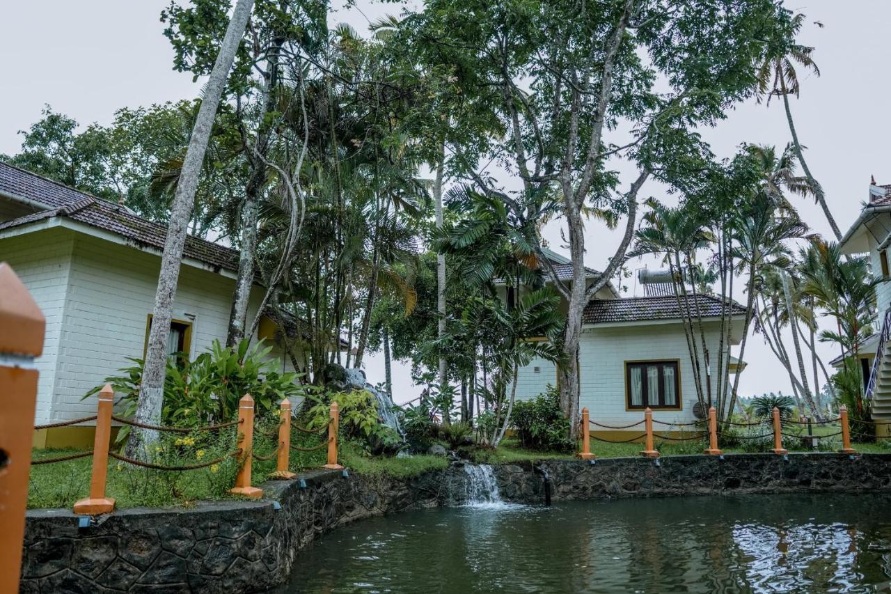 The World Backwaters, Alleppey Кумараком Екстериор снимка