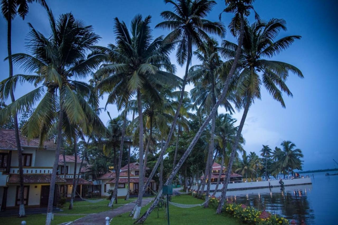 The World Backwaters, Alleppey Кумараком Екстериор снимка